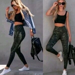 SPANX | Look At Me Now Seamless Camouflage Leggings in Green | Size Large